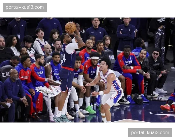 通讯：从争冠到重建，审视快船队本赛季攻防体系在核心球星状态波动下的适应性调整。