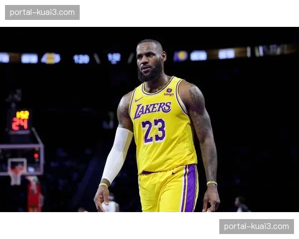 詹姆斯季后赛单节8助攻创个人纪录，41岁老将仍保持顶级竞技状态